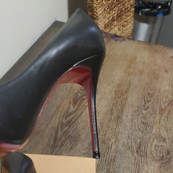 Authentic Christian Louboutin Decollete 554 100 Black Red bottom Heels Size 9 - Picture 6 of 10